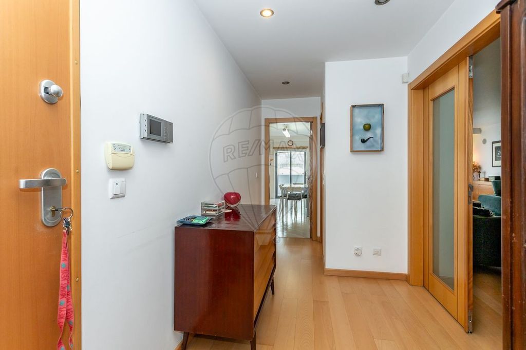 Property photo 2 of 31