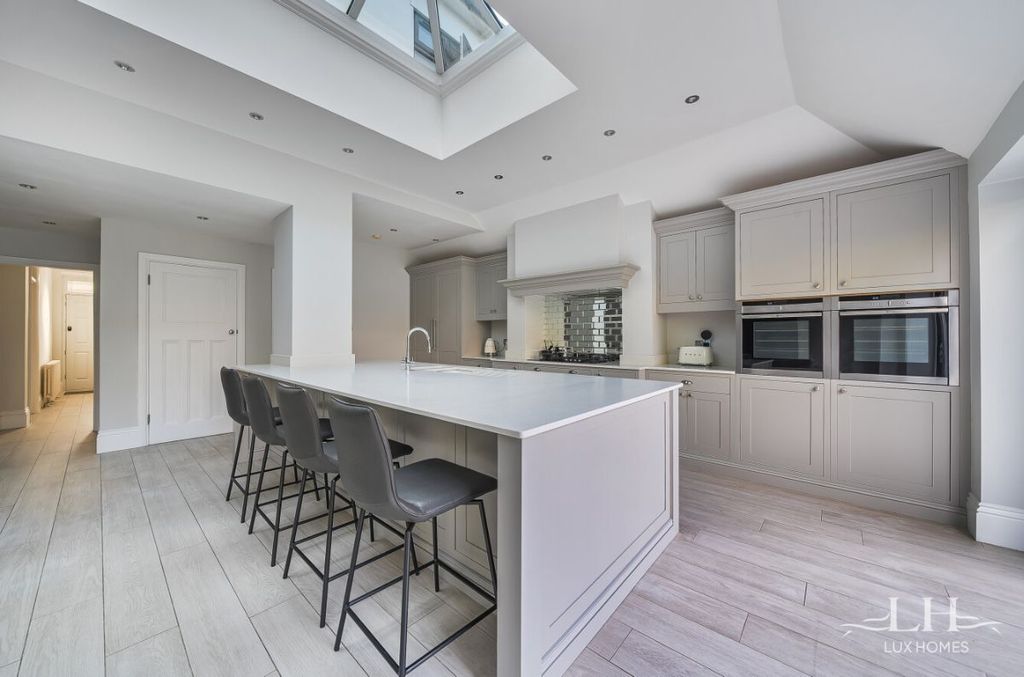 Property photo 2 of 22