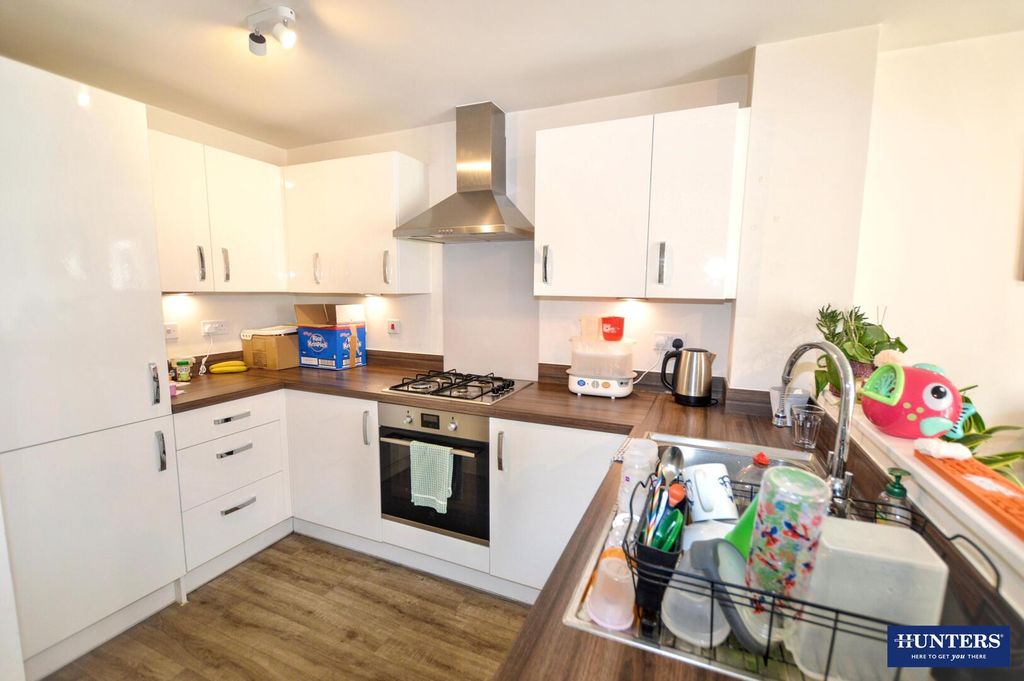 Property photo 3 of 9 Kitchen
