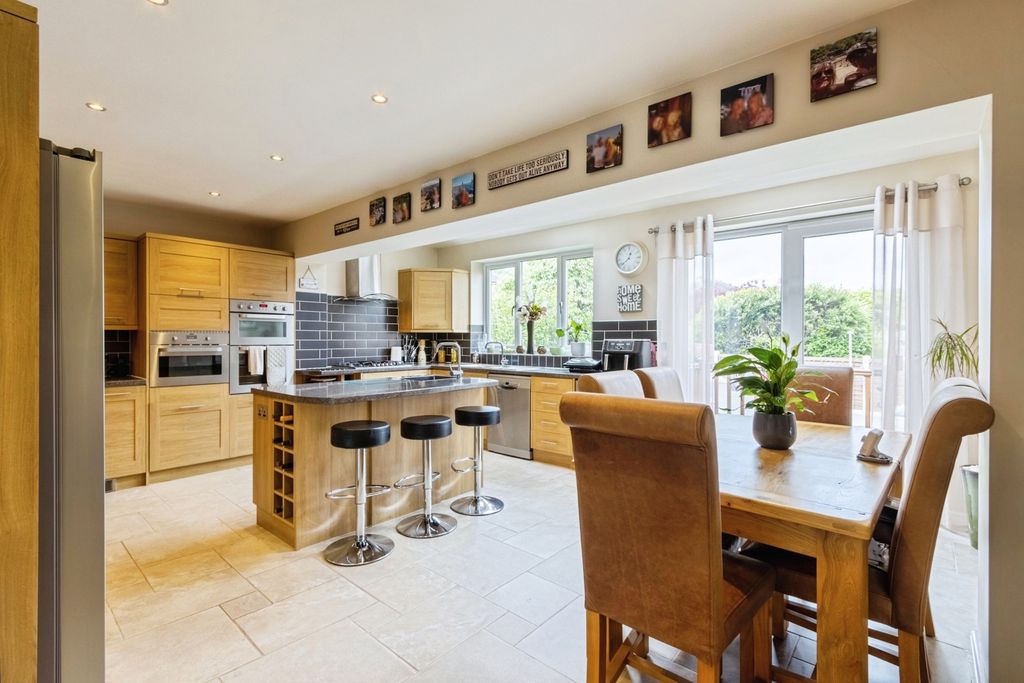 Property photo 3 of 30 Pbox-Img.Jpg