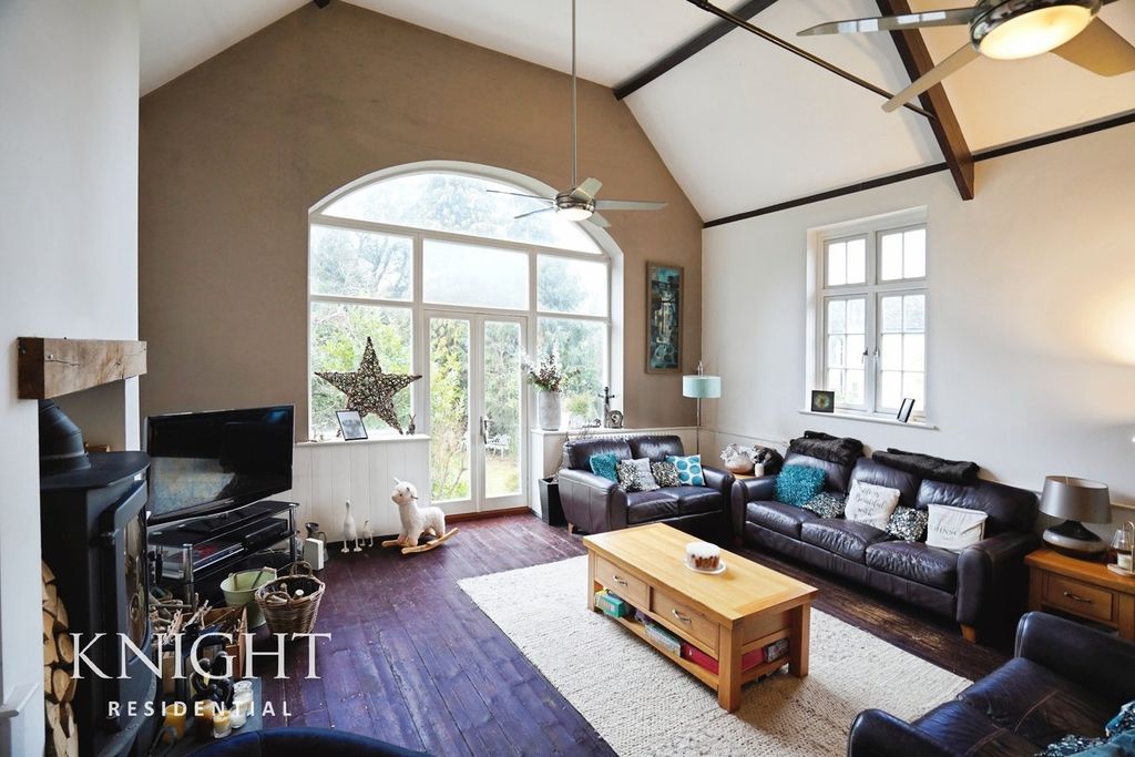 Property photo 3 of 33