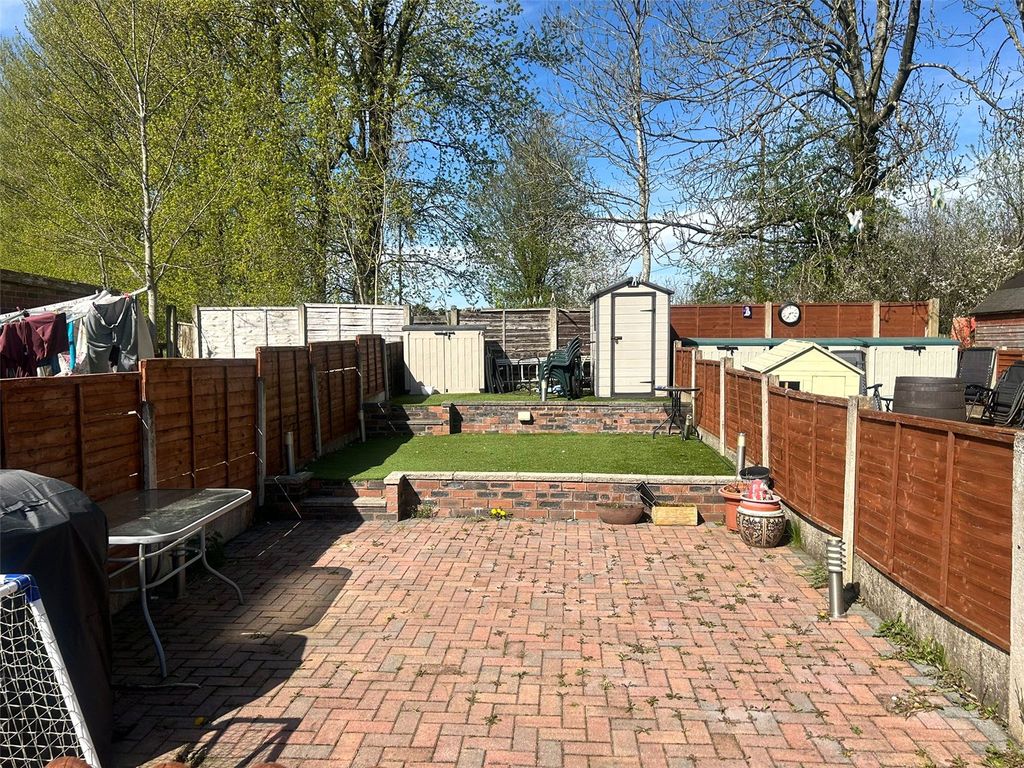 Property photo 2 of 17 Garden