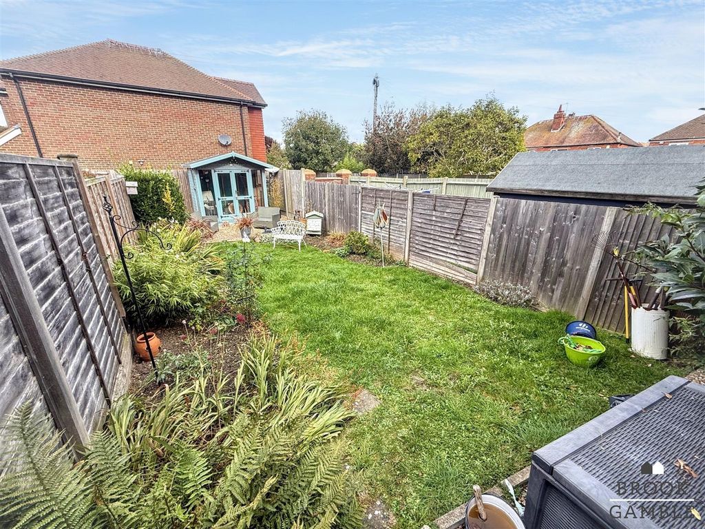 Property photo 3 of 8 01323 438506