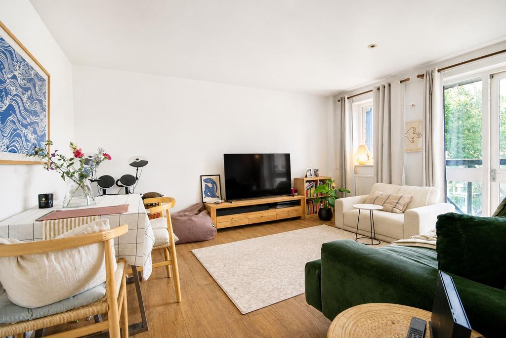 Property photo 3 of 13 1Caf709A-73d4-4142-8c87-5Eb27236cd54.Png