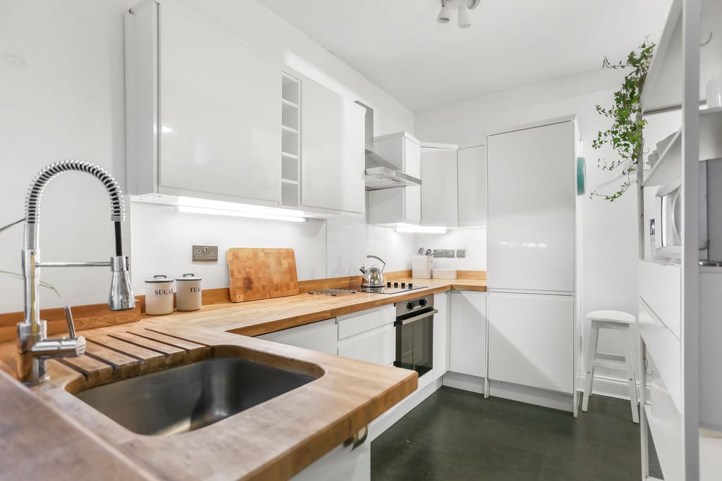 Property photo 3 of 19