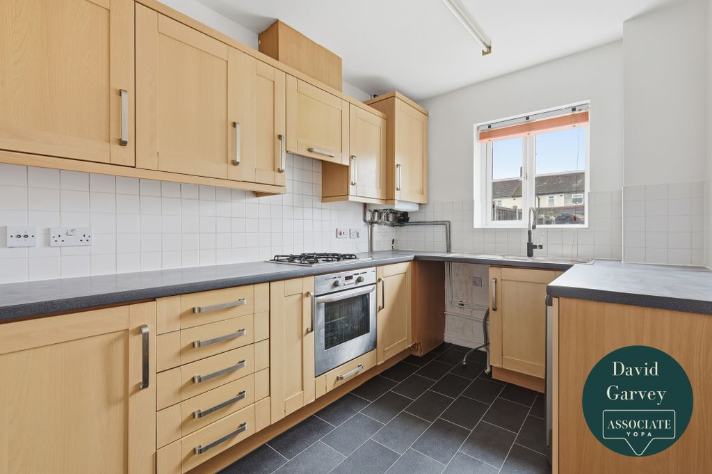 Property photo 3 of 15 Fitted Kitchen
