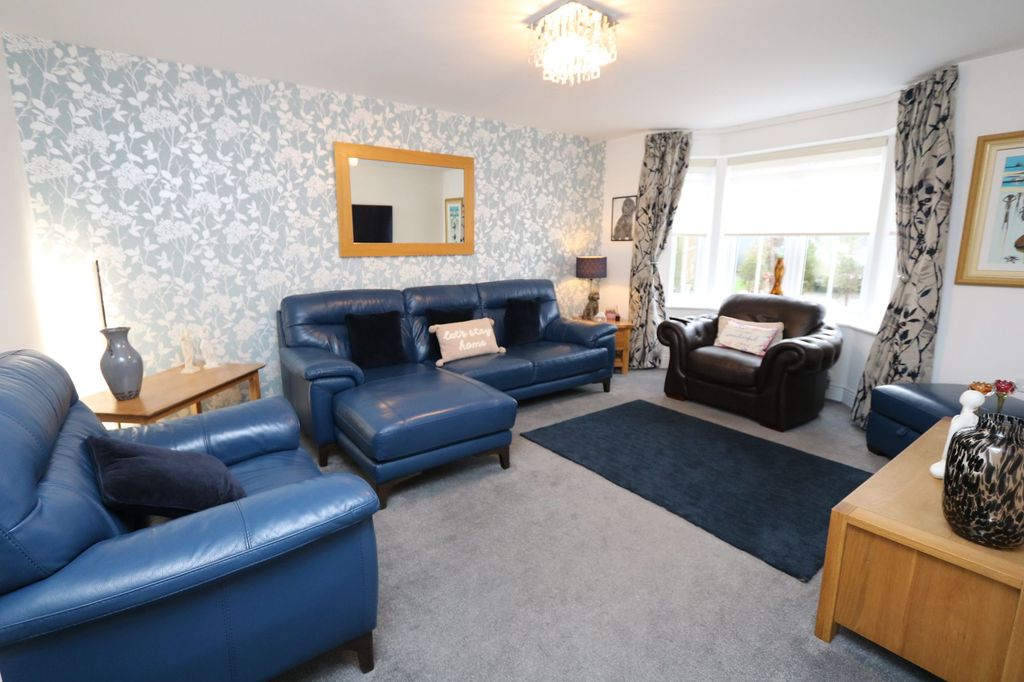 Property photo 2 of 22