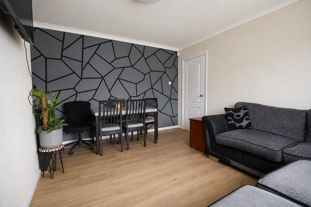 Property photo 2 of 9 liv1.Png