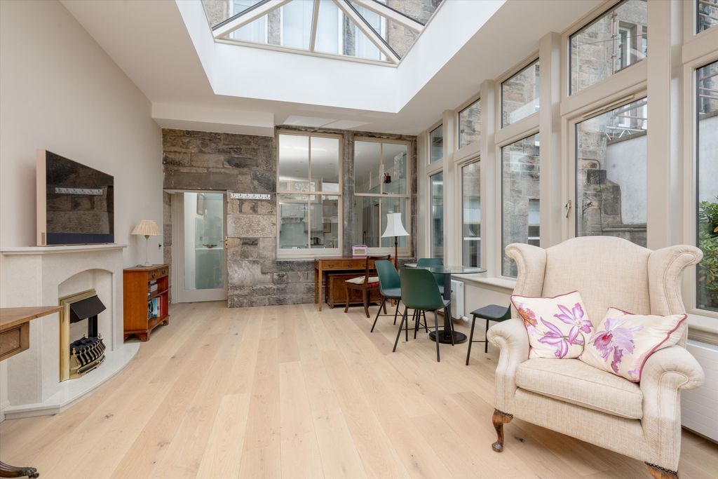 Property photo 2 of 19 Image