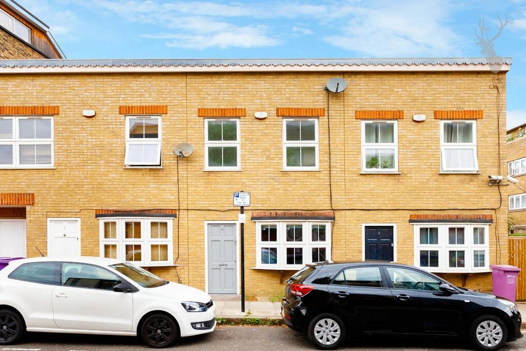 Property photo 1 of 17 Blondin Street (1).Jpg