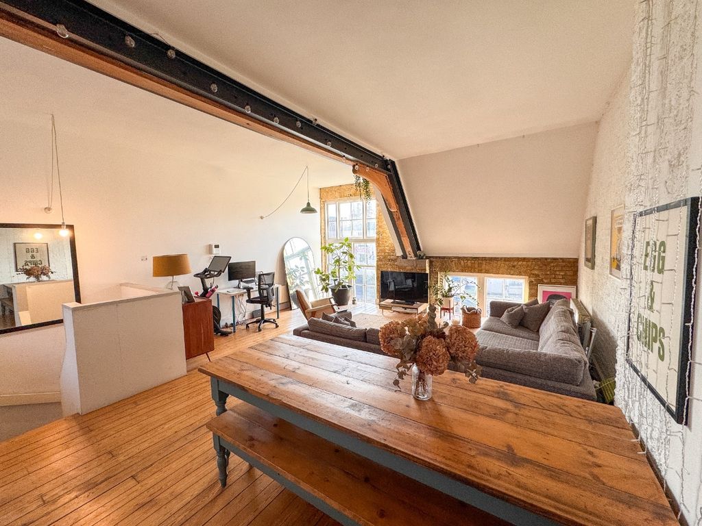 Property photo 3 of 23 4639117