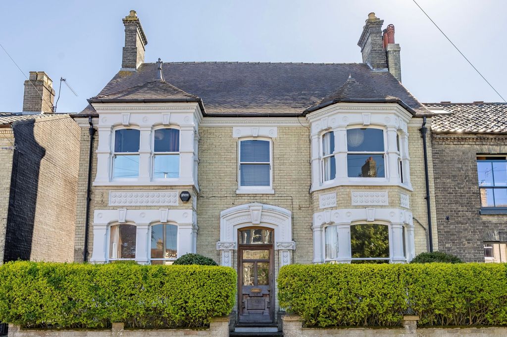 Property photo 1 of 34