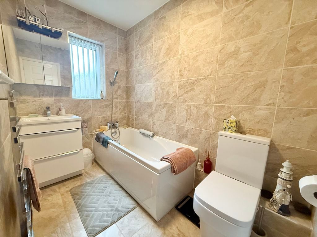 Property photo 3 of 13 Bathroom