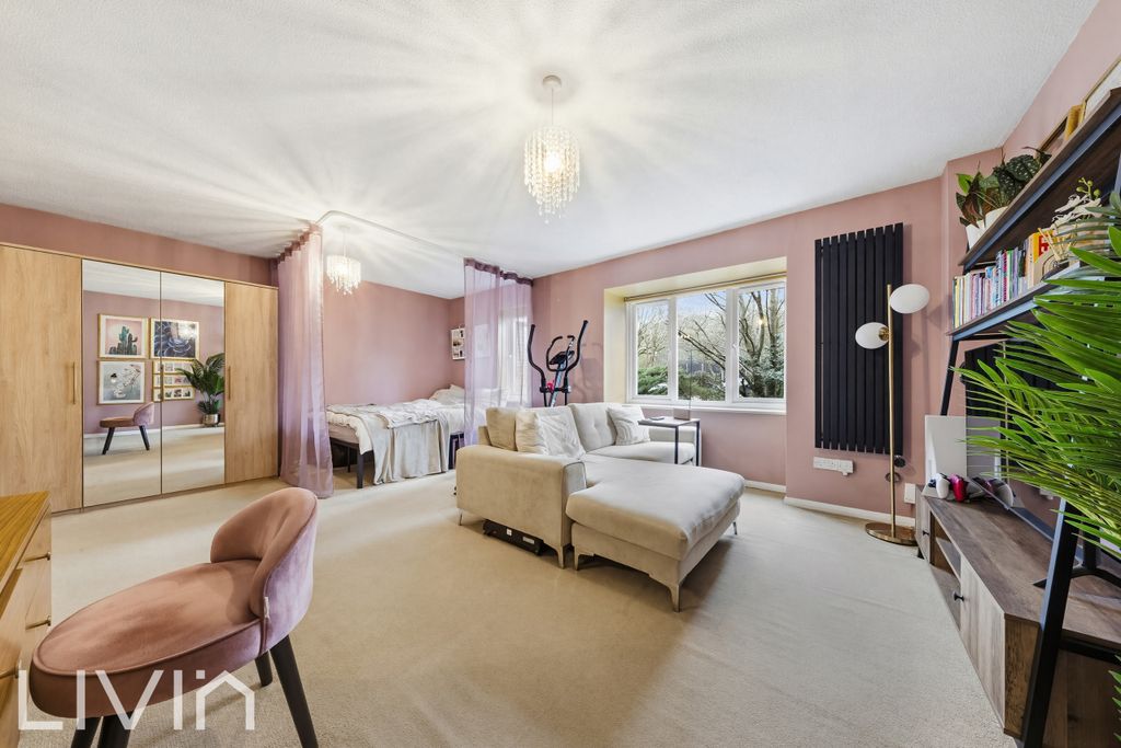 Property photo 2 of 9 Steep Hill, 11-25