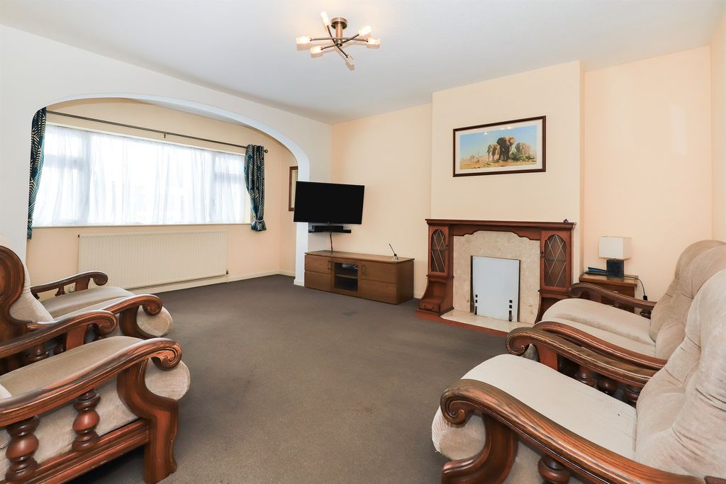 Property photo 3 of 19