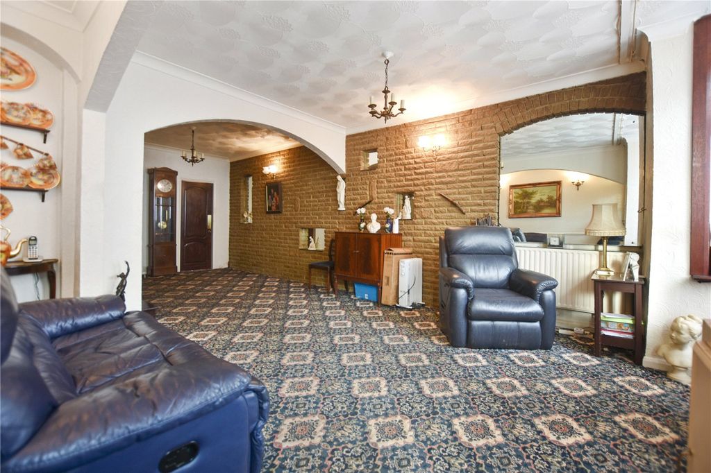 Property photo 2 of 11 Livingin Room