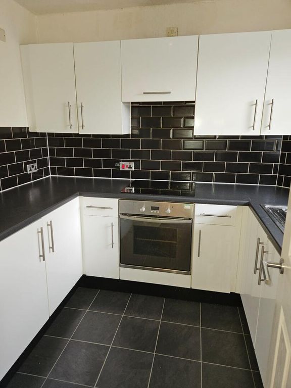 Property photo 3 of 16 Kitchen