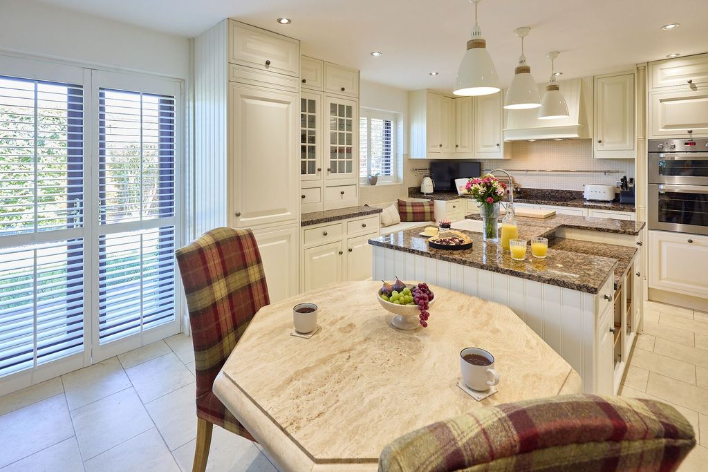 Property photo 2 of 52