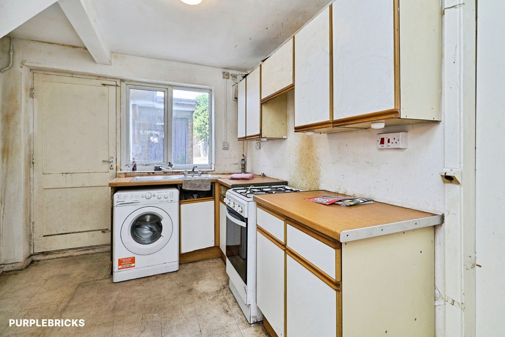 Property photo 3 of 28