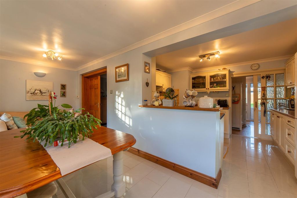 Property photo 1 of 22 4 Nevern Walk-13.Jpg