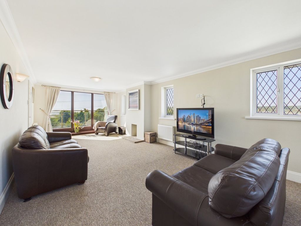 Property photo 3 of 32