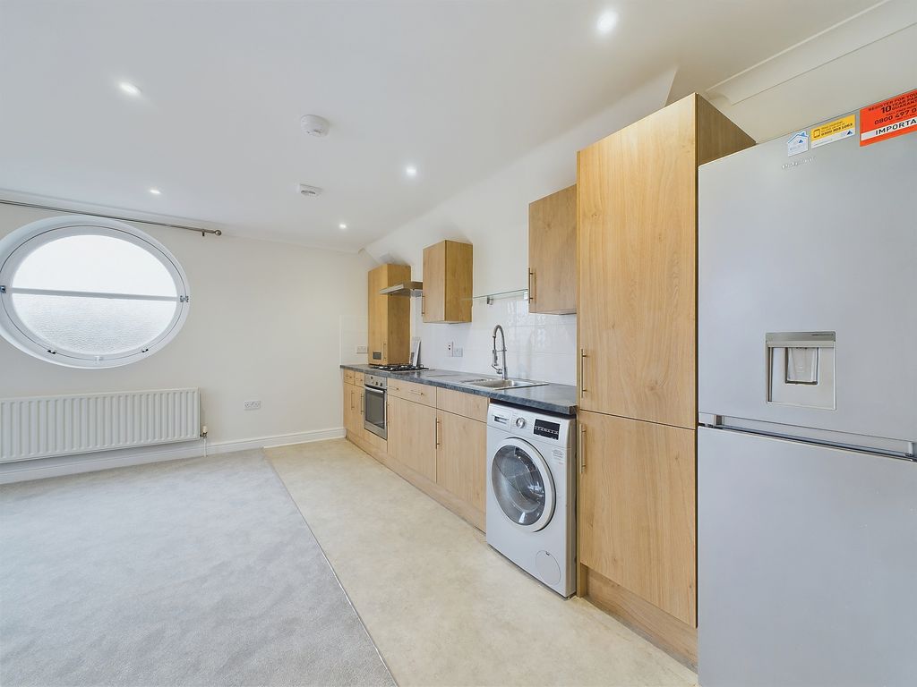 Property photo 3 of 8 Kitchen