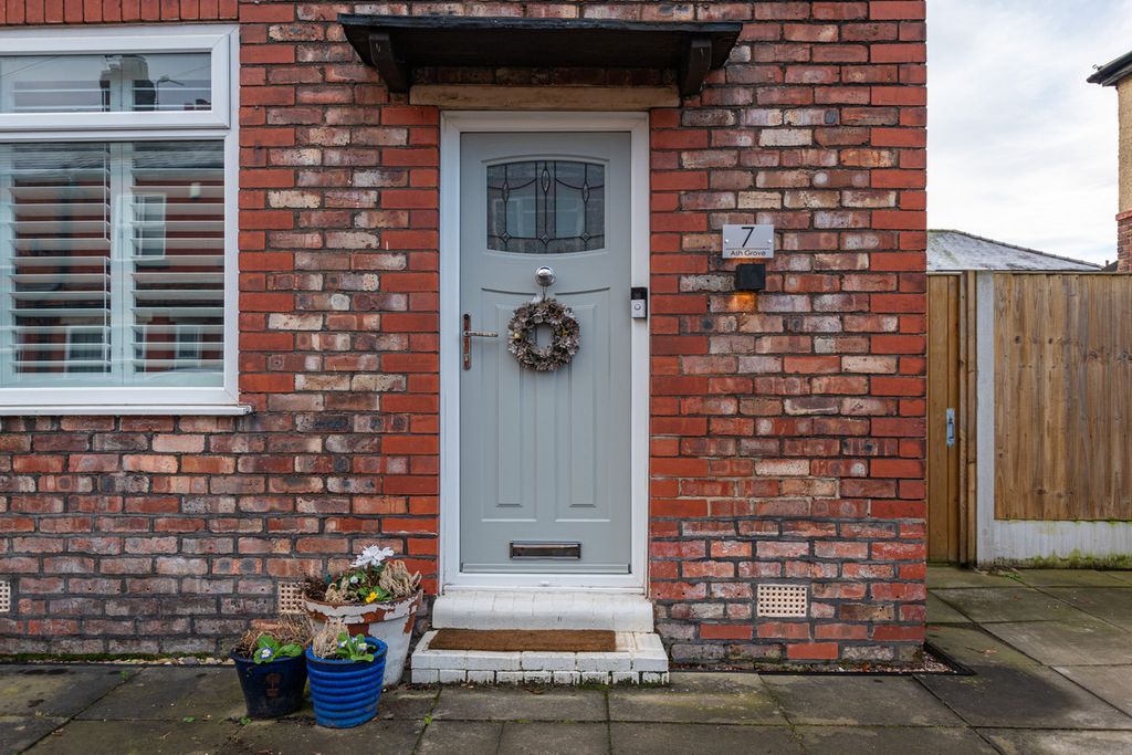 Property photo 2 of 19