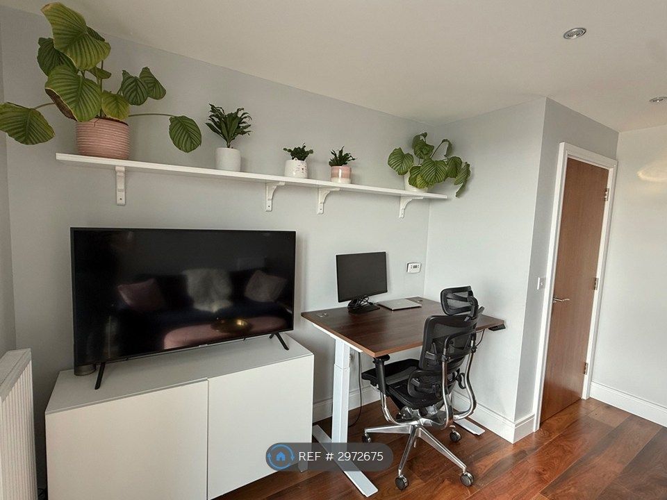 Property photo 3 of 20 Open Plan Main Room - Standing Desk