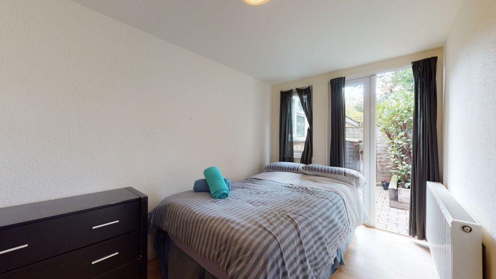 Property photo 1 of 9 Bedroom