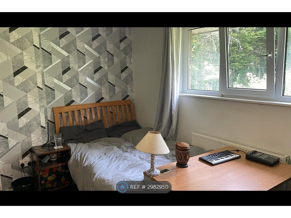 Property photo 1 of 10 Bedroom 1