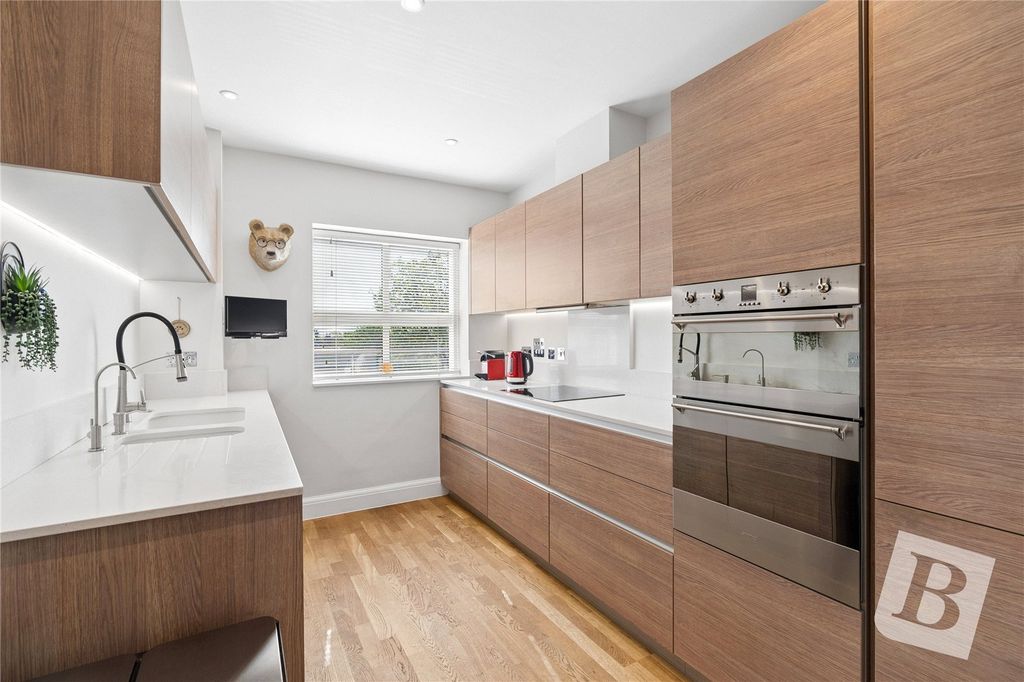 Property photo 3 of 16 Kitchen