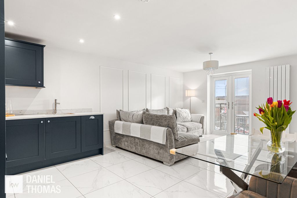 Property photo 2 of 22