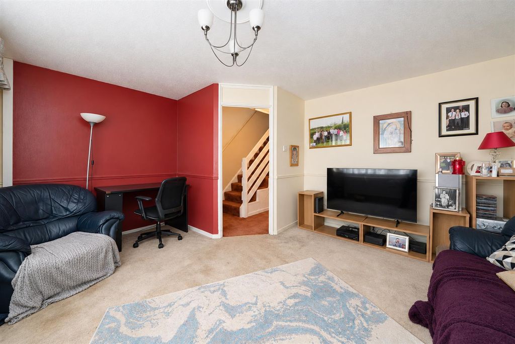 Property photo 3 of 17 Living Room