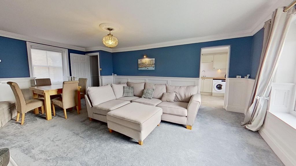 Property photo 2 of 15 Flat-1-68-Harbour-Parade-11132024_154148