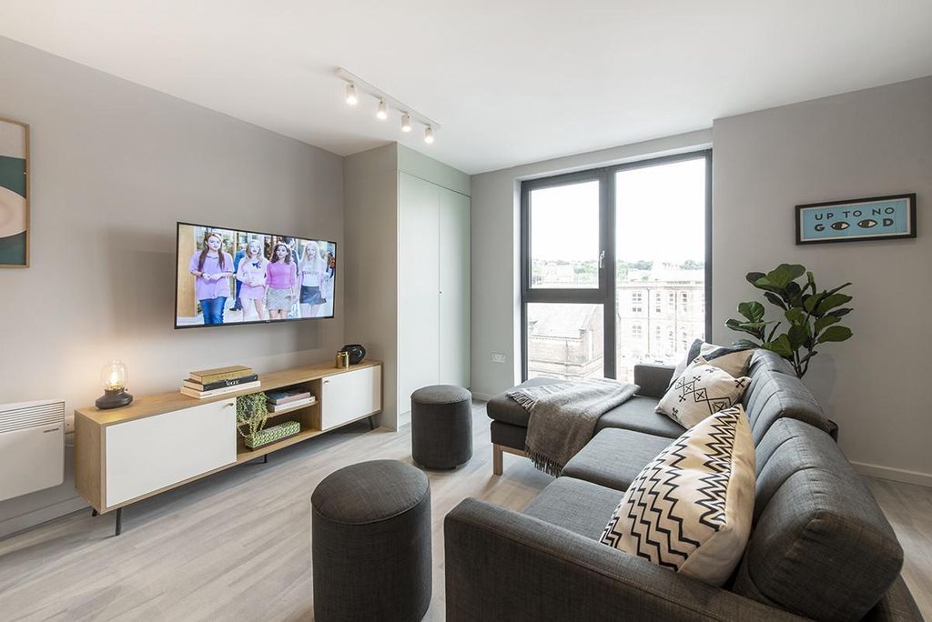 Property photo 1 of 25