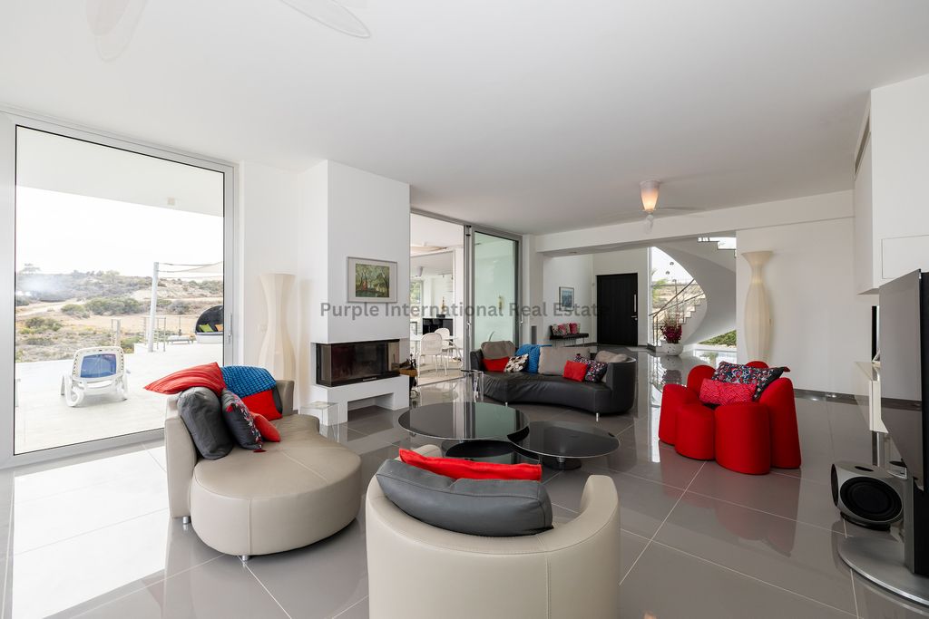 Property photo 3 of 28