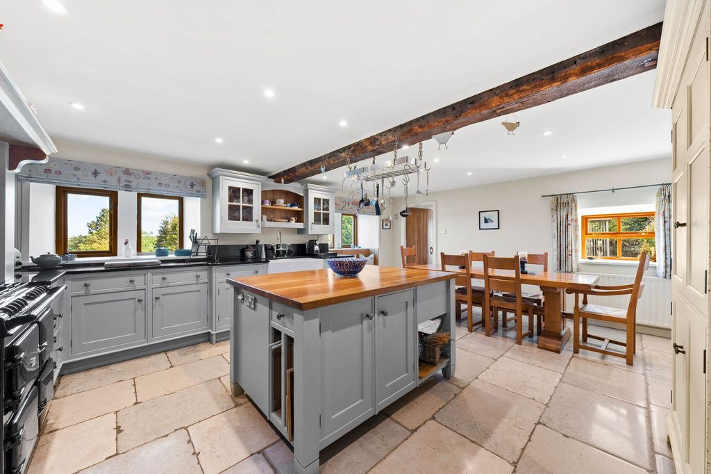 Property photo 2 of 53