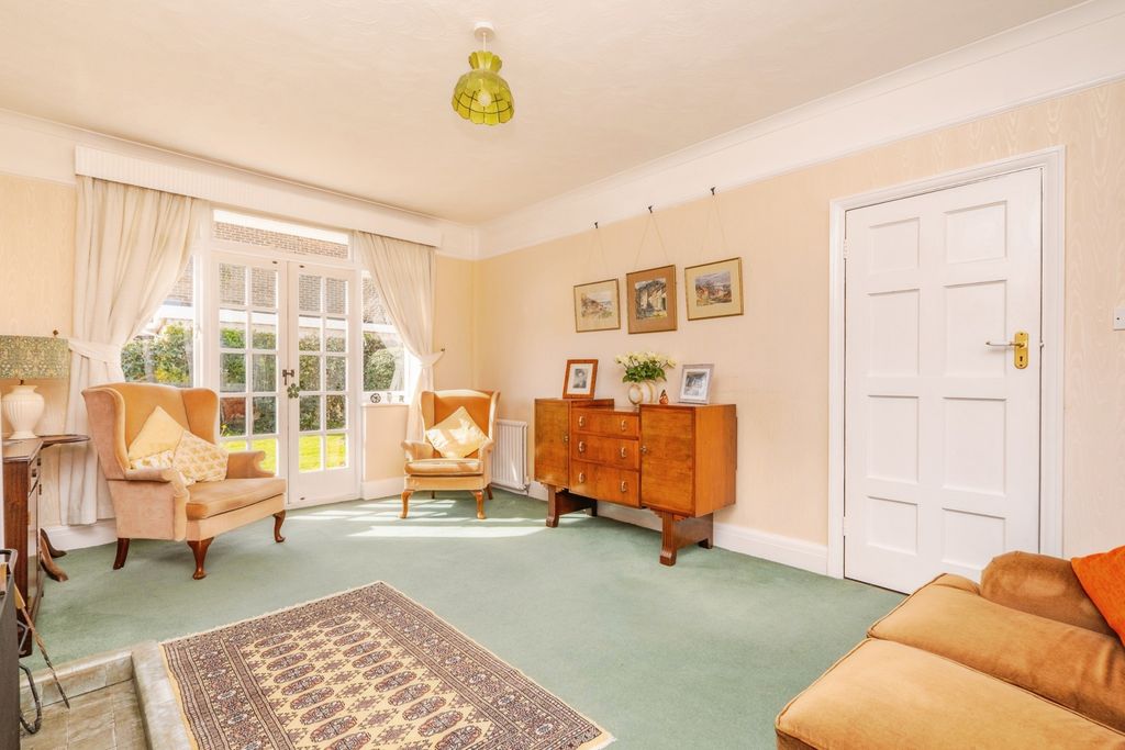 Property photo 3 of 17 Photo
