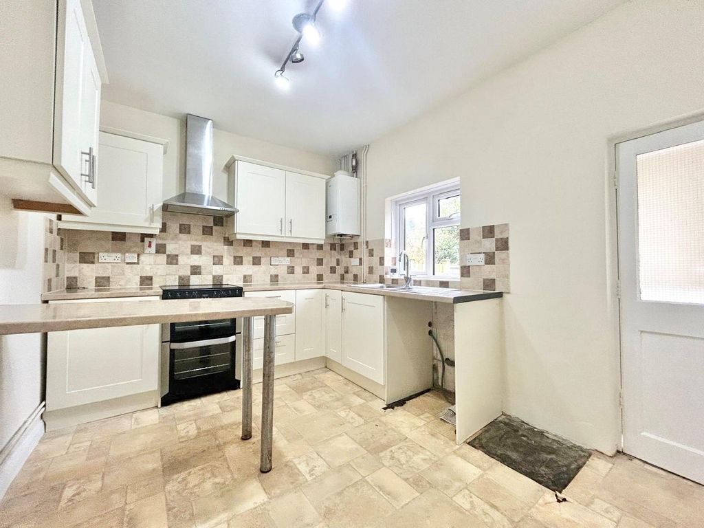 Property photo 3 of 8 Kitchen