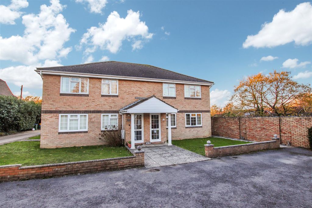 Property photo 1 of 7 2 Bedroom Detached For Rent