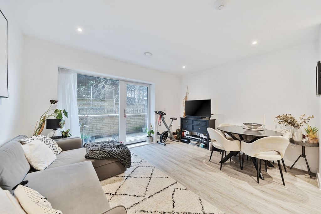 Property photo 2 of 15 Reception