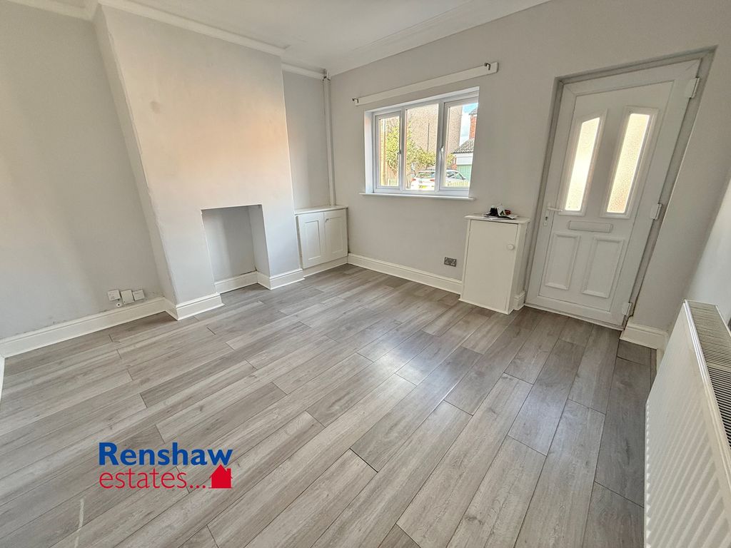 Property photo 2 of 11 L