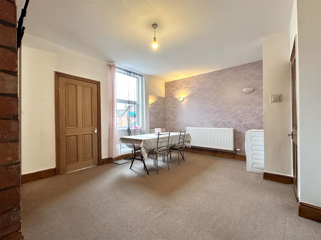 Property photo 2 of 13 Large Dining Room 044