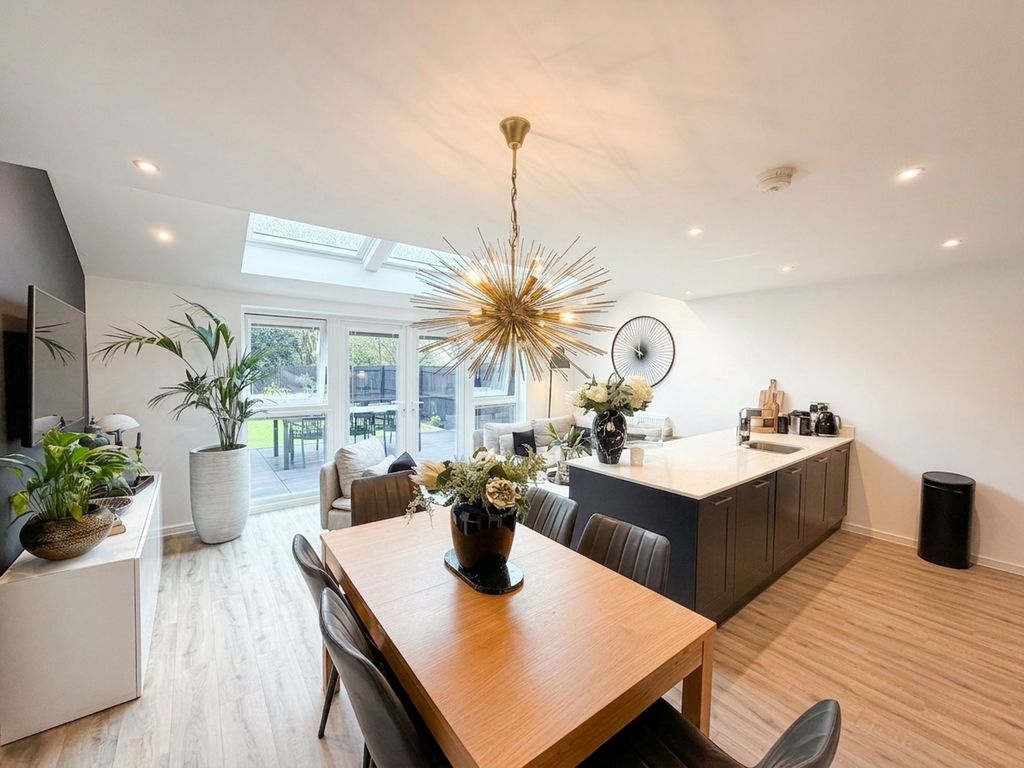 Property photo 2 of 17 Kitchen/Dining Room