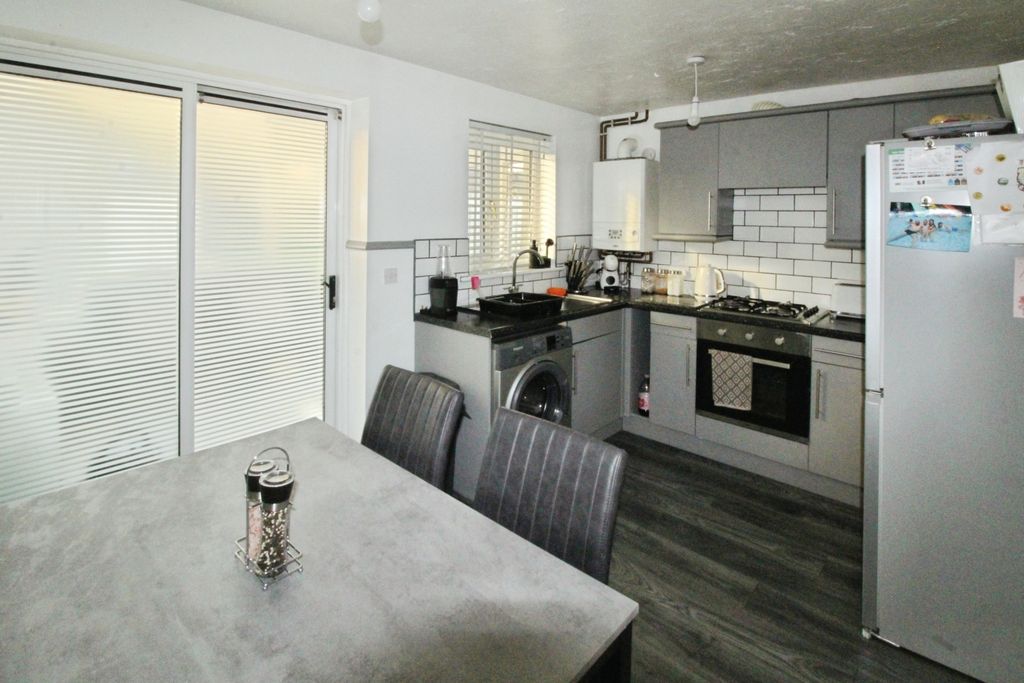 Property photo 3 of 15 Dining Kitchen