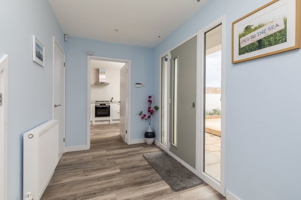 Property photo 2 of 14 Entrance Hall