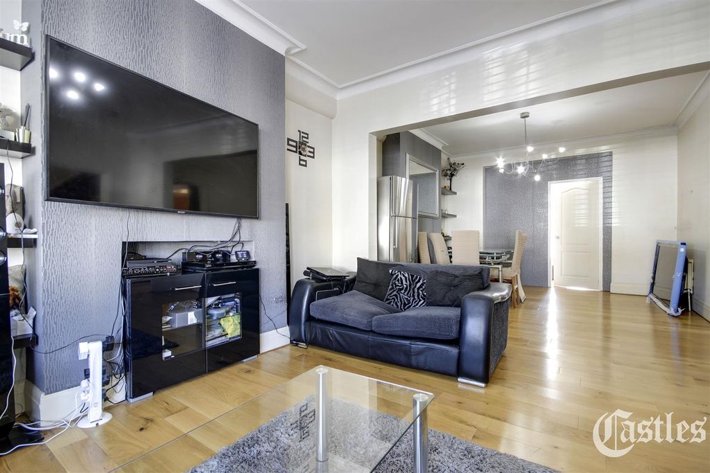 Property photo 2 of 27