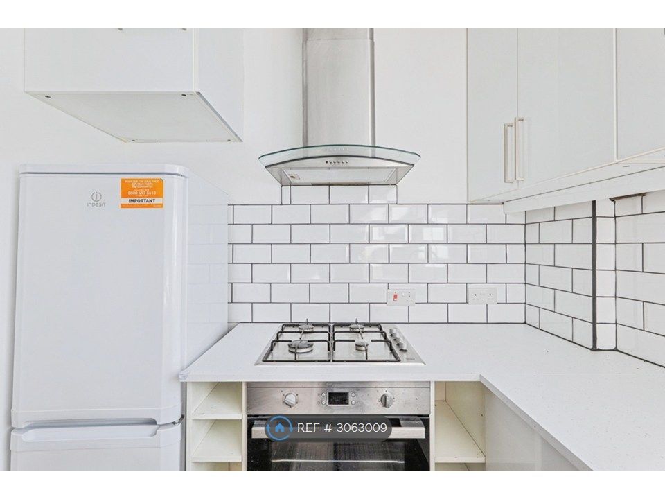 Property photo 2 of 15 Newly Refurbished Kitchen
