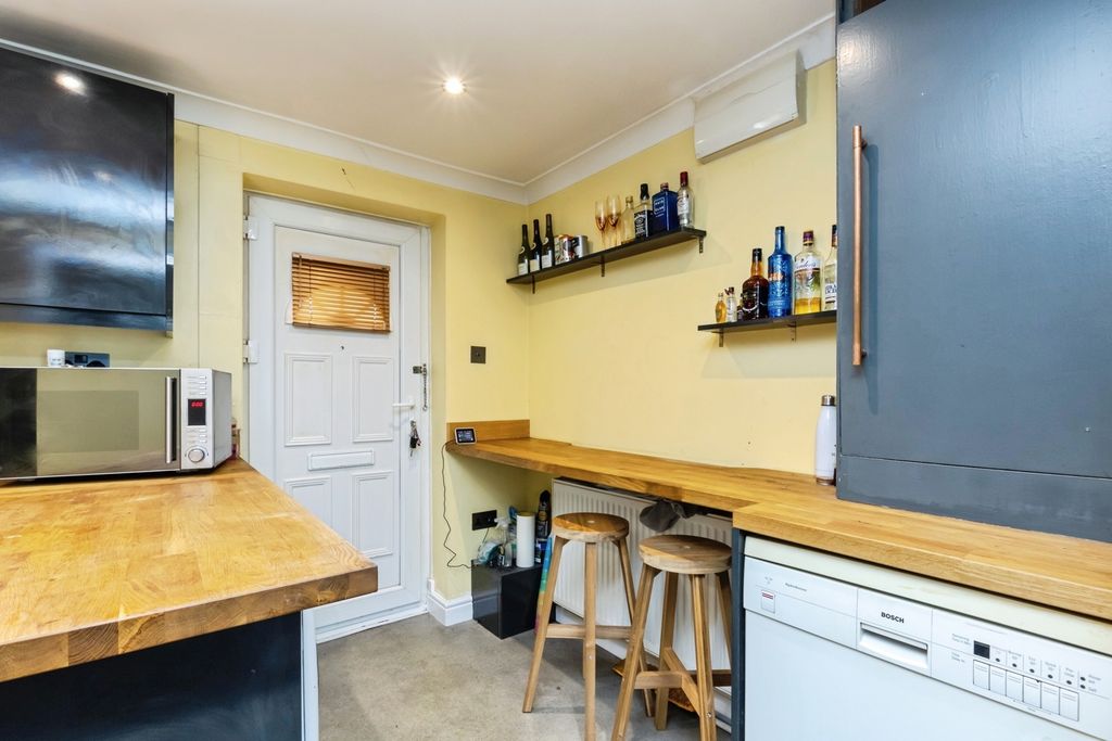 Property photo 2 of 17 Photo
