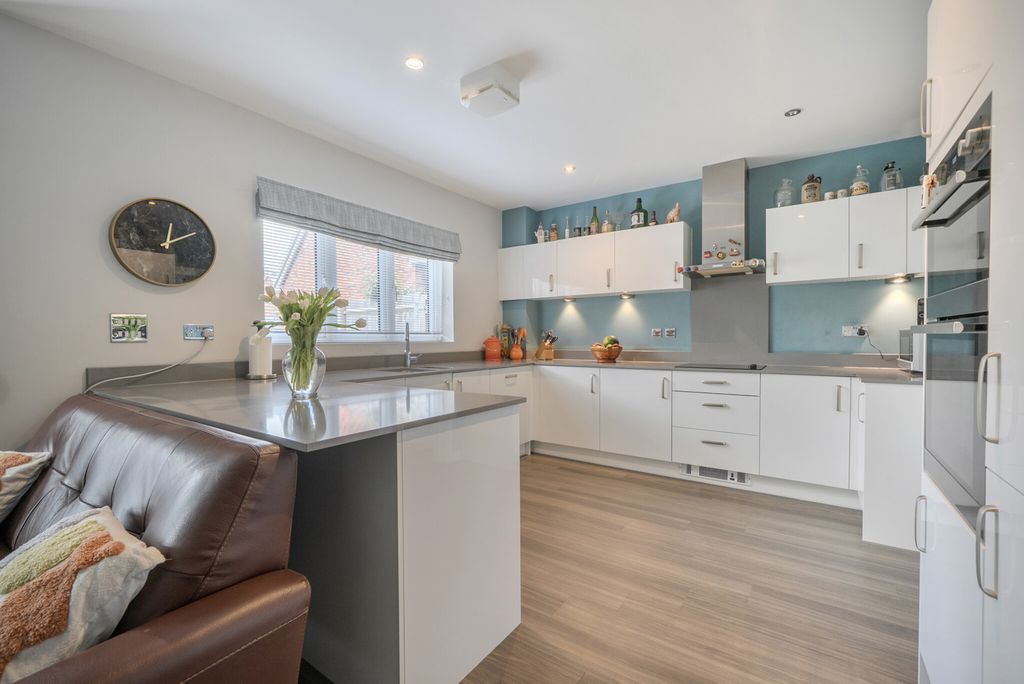 Property photo 2 of 23 1449362-16-69Fc7E...